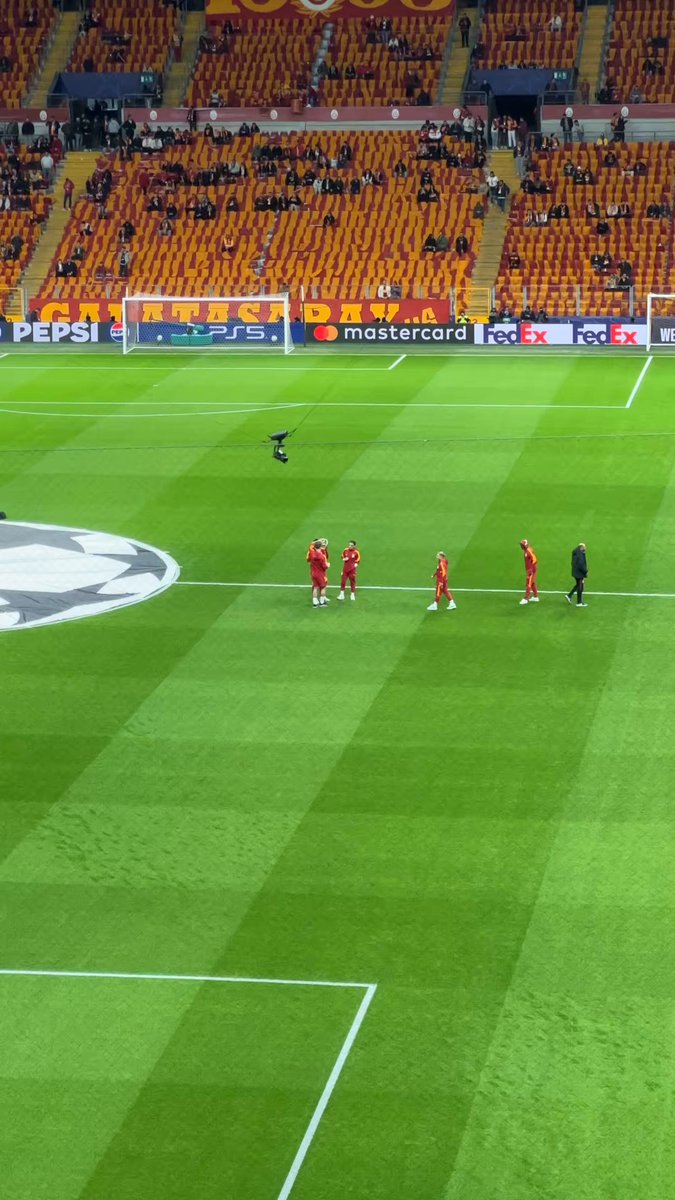 Aslanlarımız, Liverpool maçı öncesinde zeminde.