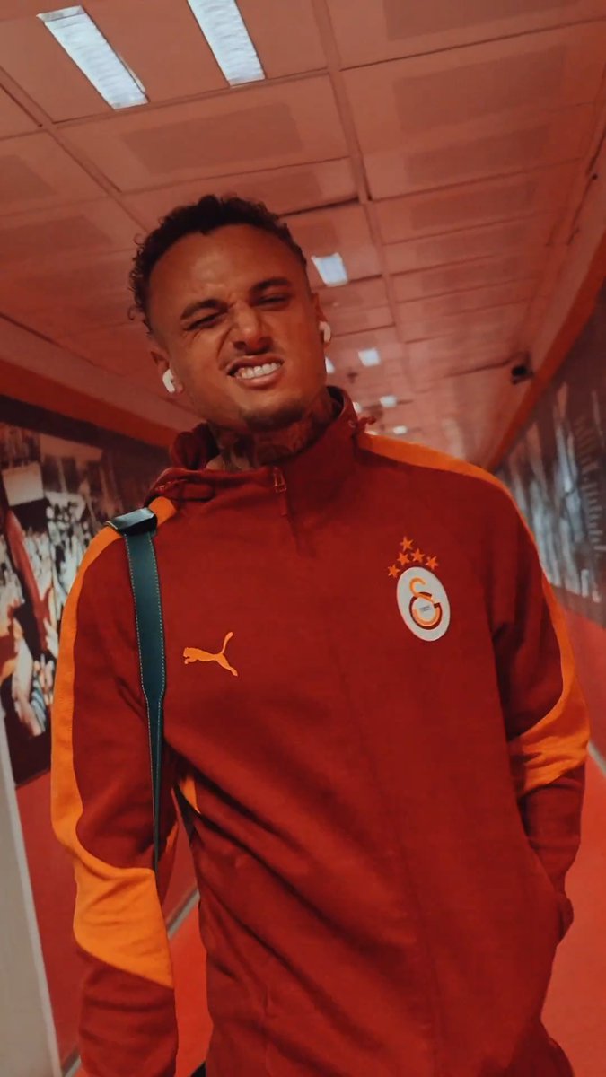 Team arrival at Ali Sami Yen 🟡 🔴 #GSLIV #UCL