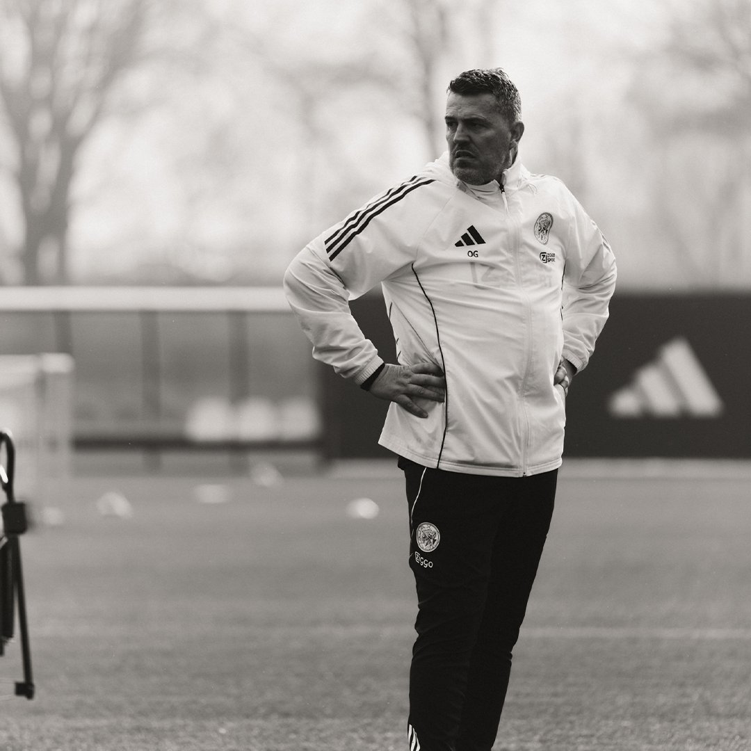 Oscar García leads his first Ajax training session! ❌❌❌