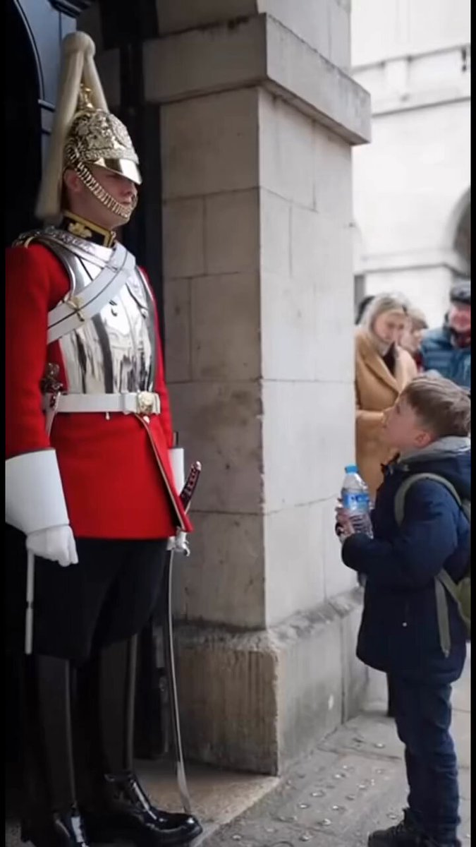 Kindness knows no rules: A small gesture that melted a stoic heart🥲🥲