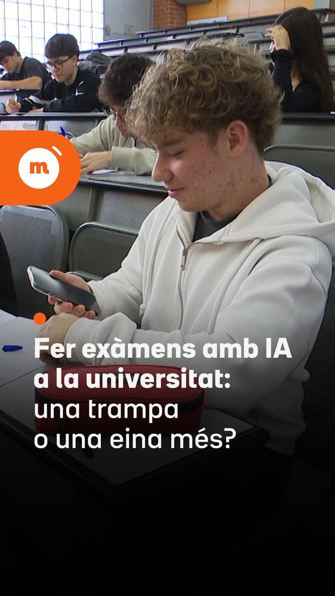 "Fan una foto a l'examen i la IA el resol." Alguns universitaris s'han queixat que han vist companys recorrent a la intel·ligència artificial en exàmens. Hi ha professors que duen detectors de mòbils i d'altres que són partidaris de la IA #Matins3Cat