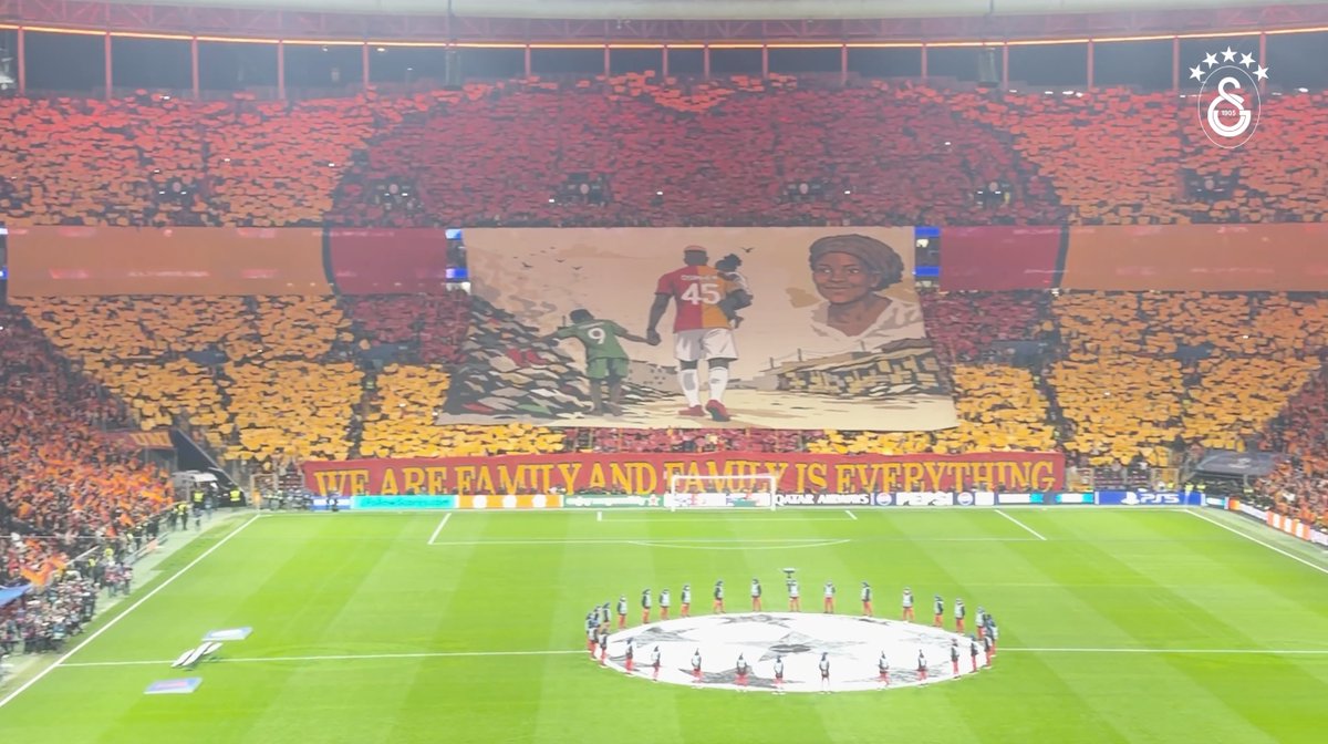 We are family and family is everything! 💛❤️ Büyük Galatasaray taraftarından Liverpool maçı öncesinde yine harika bir koreografi! #GSvLIV #UCL