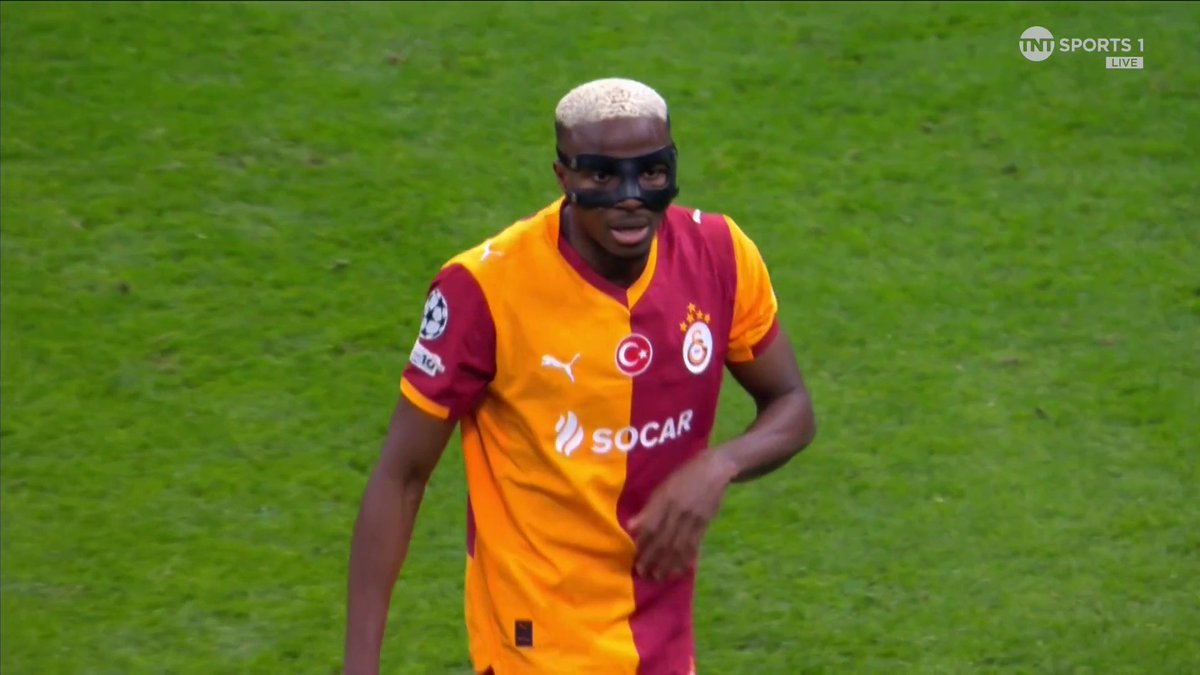 Victor Osimhen thought he scored following a mistake at the back by Liverpool, but it's disallowed ❌ 📺 TNT Sports & discovery+ UK