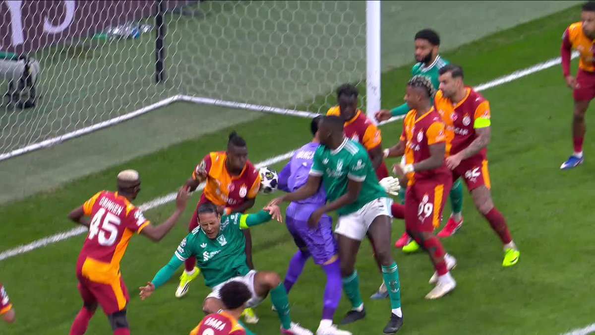 ¡¡UFFFF, GRAN POLÉMICA EN TURQUÍA!! ¡¡EL VAR ANULÓ EL 1-1 DEL LIVERPOOL ANTE GALATASARAY POR UNA MANO DE KONATÉ!! 📺 Toda la #UCL por #DisneyPlus Plan Premium