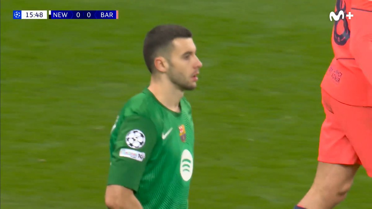 No sabemos si es fuera de juego. SÍ SABEMOS que es un paradón de Joan García. #UCL #LaCasaDelFútbol