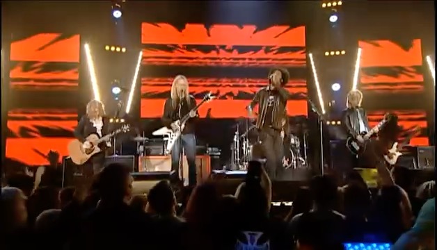 On this day, 20 years ago, we reunited at VH1’s Decades of Rock. Filmed in Atlantic City, New Jersey, this show was a tribute to the band Heart, and featured a new and unexpected chapter in the Alice In Chains story. William made his first appearance with the band, and two months later we embarked on an ambitious touring schedule that would take us around the world for the remainder of the year. This led to more touring in 2007 and eventually into the studio in 2008, where recording began on the first new Alice In Chains album since 1995. It all began (again) in the spring of 2006. As 2026 unfolds, we’ll look back at some memorable moments not only from 20 years ago, but from other years as well.