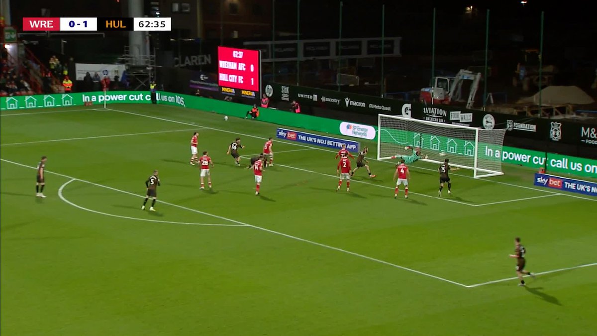 Liverpool loanee Lewis Koumas with a glancing header as Hull City lead Wrexham 2-0 at the Racecourse Ground 🐅