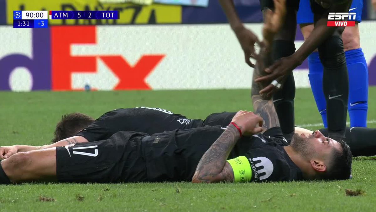 ¡¡UNA LOCURA EL SONIDO DE ESTE CHOQUE DE CABEZAS!! Ya en tiempo agregado del ST, el Cuti Romero seguía dandolo todo y sufrió un durísimo momento junto a Palinha... 📺 Toda la #UCL por #DisneyPlus Plan Premium