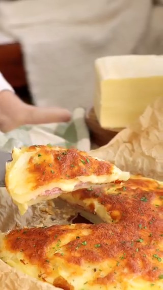 Tarta o Milhojas de Papa, una manera fácil y rápida de resolver la comida con muy pocos ingredientes 👌🏼 Receta: