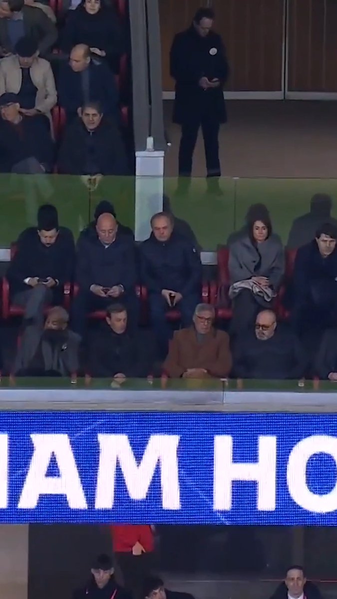 Mauricio Pochettino was in the stands for Spurs' 5-2 loss to Atlético Madrid 🏟️