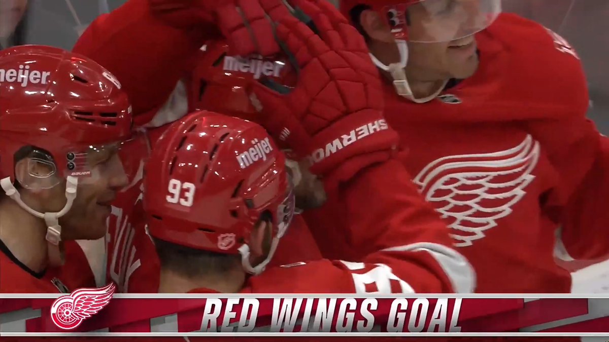 Justin Faulk with a ROCKET backhand goal! 🚀 That's his first with the Detroit Red Wings!
