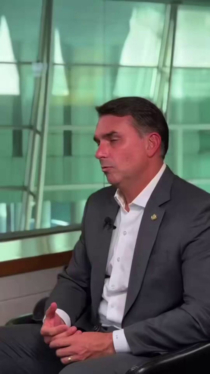 🚨| El candidato presidencial de la derecha en Brasil, Flavio Bolsonaro, afirma: “Sólo hay libertad donde hay seguridad. Hoy, el brasileño es rehén. ¡Pero esto terminará!”.🇧🇷