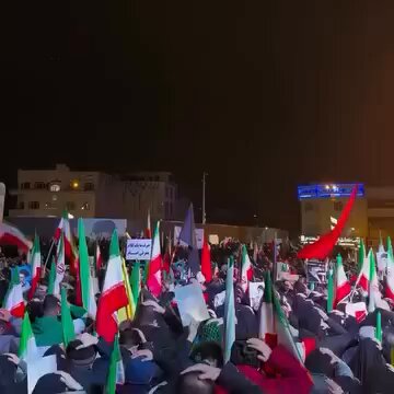 إحياء ليلة القدر في الجمهورية الإسلامية قرب القصف الاميركي الصهيوني . يعجز اللسان عن وصف هذا الشعب المؤمن والقوي .