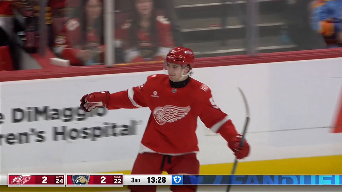 MARCO KASPER! 🐙 The Detroit Red Wings have the lead after this beauty!