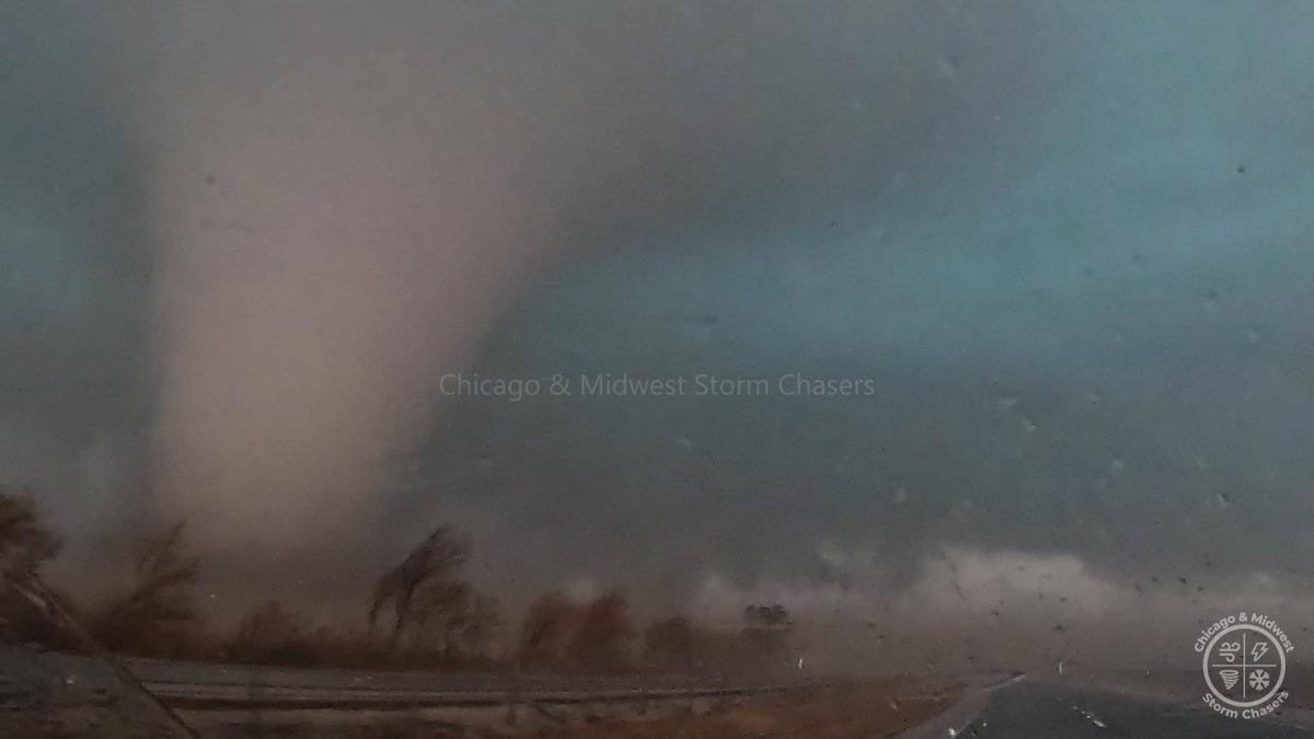 🌪️ EXTREMELY CLOSE ENCOUNTER with a massive stovepipe tornado near Kankakee, Illinois! A large and dangerous tornado tore across the south side of Kankakee and crossed I-57, leaving behind major damage. Storm chasers also witnessed grapefruit-sized hail with this intense storm. 📹 For licensing, contact Curtislergner@gmail.com. #KankakeeIL #Tornado #IllinoisWeather #SevereWeather #TornadoDamage #StormChasing #WeatherAlert #I57 #BreakingWeather #ExtremeWeather #TornadoWarning #Hail #StormDamage #LicensingAvailable