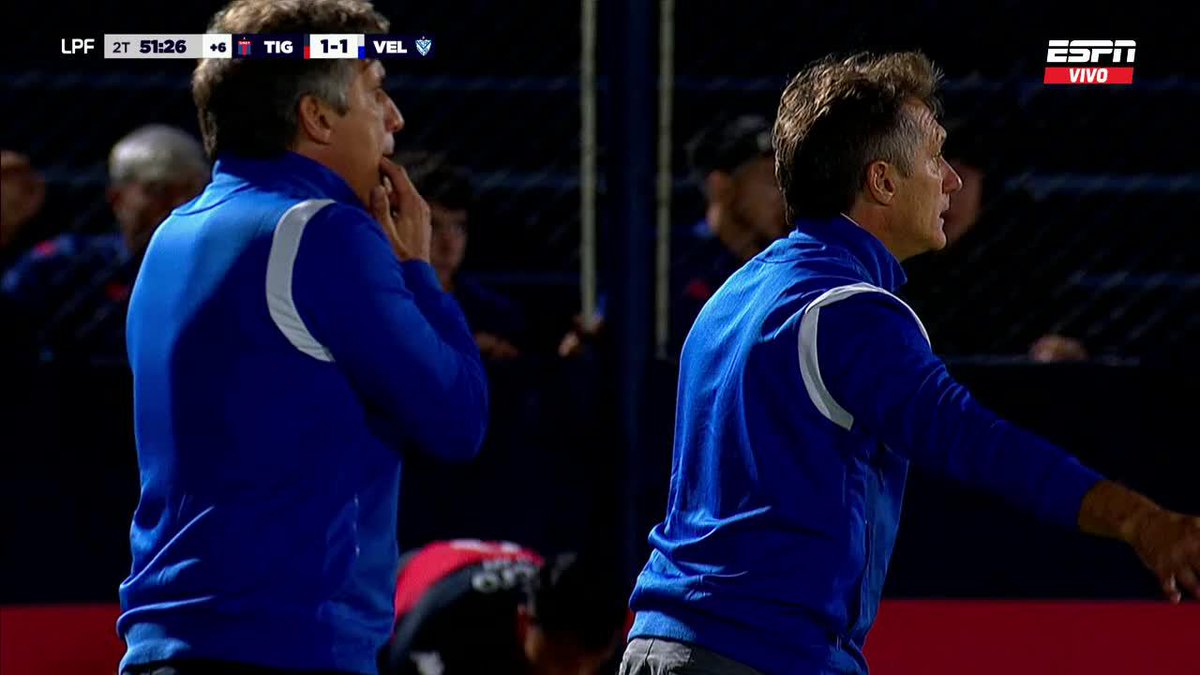 #MONTERO 🧤🥅 Espectacular atajada de Álvaro Montero al último minuto en el empate 1-1 de #Velez ante Tigre. 🥅3 atajadas totales tuvo hoy ✅Calificación : 7.0