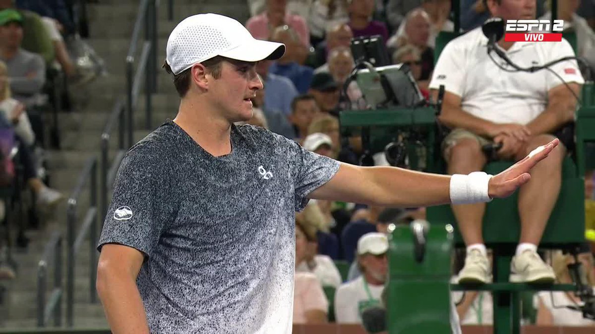El momento en el que Fonseca casi deja al tour con un jugador menos. 😅 📺 Mirá Indian Wells en el Plan Premium de Disney Plus.