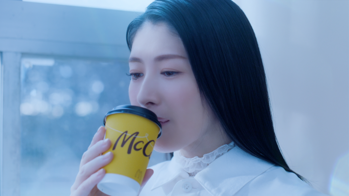 私にも唯ひとつの願望が持てるなら、 Sサイズ、またはMサイズ コーヒー買って窓辺で飲む。