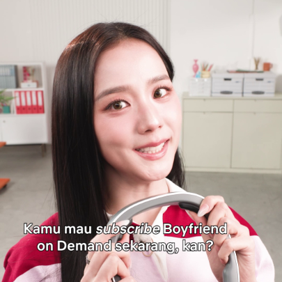 Bingung mau pilih yang mana... 😳 Tapi pilihan yang pasti sih, ya nonton Jisoo di drakor Boyfriend on Demand! Udah tayang di Netflix! 🥰