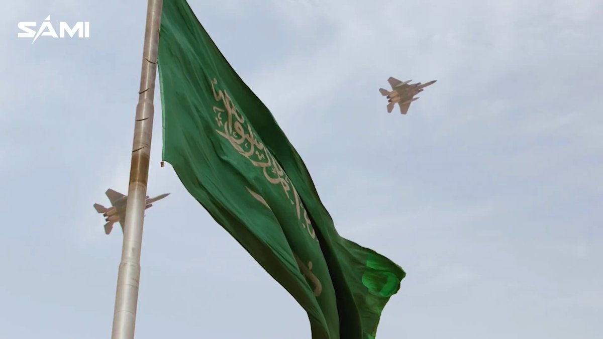 نحتفي براية التوحيد 🇸🇦 رمز المجد والهوية، وشاهدًا على مسيرة وطنٍ شامخٍ وطموح. #يوم_العلم #نبني_مستقبل_الدفاع