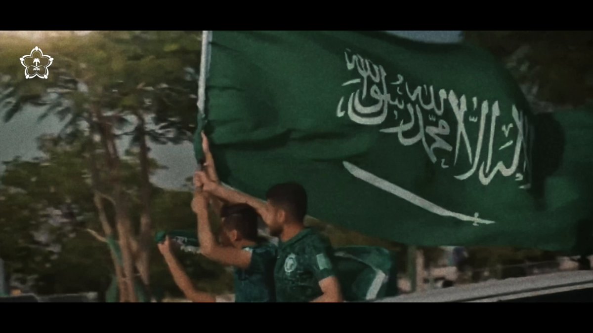 رايةٌ ترفرف قبل كل مواجهة، وتزهو مع كل إنجاز 🇸🇦 #يوم_العلم