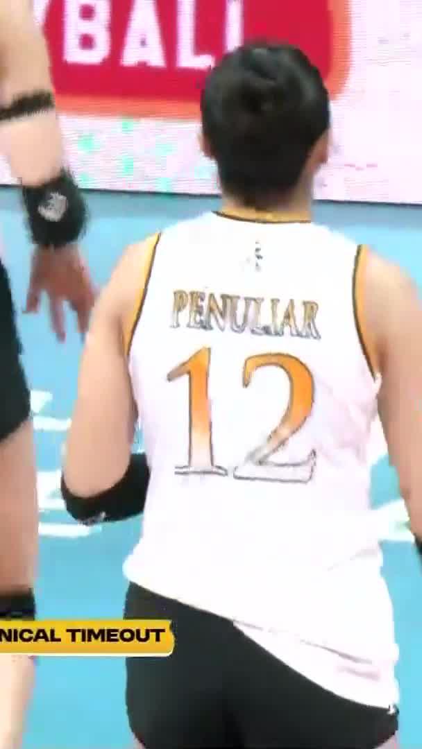 BLOCK PARTY WITH LIANNE 🙌 UST rookie Lianne Penuliar dominates at the net, delivering emphatic kill blocks for the Golden Tigresses against the UP Fighting Maroons in Set 4 of the #UAAPSeason88 women’s volleyball tournament. #UAAPSeason88 #LegendsStartHere