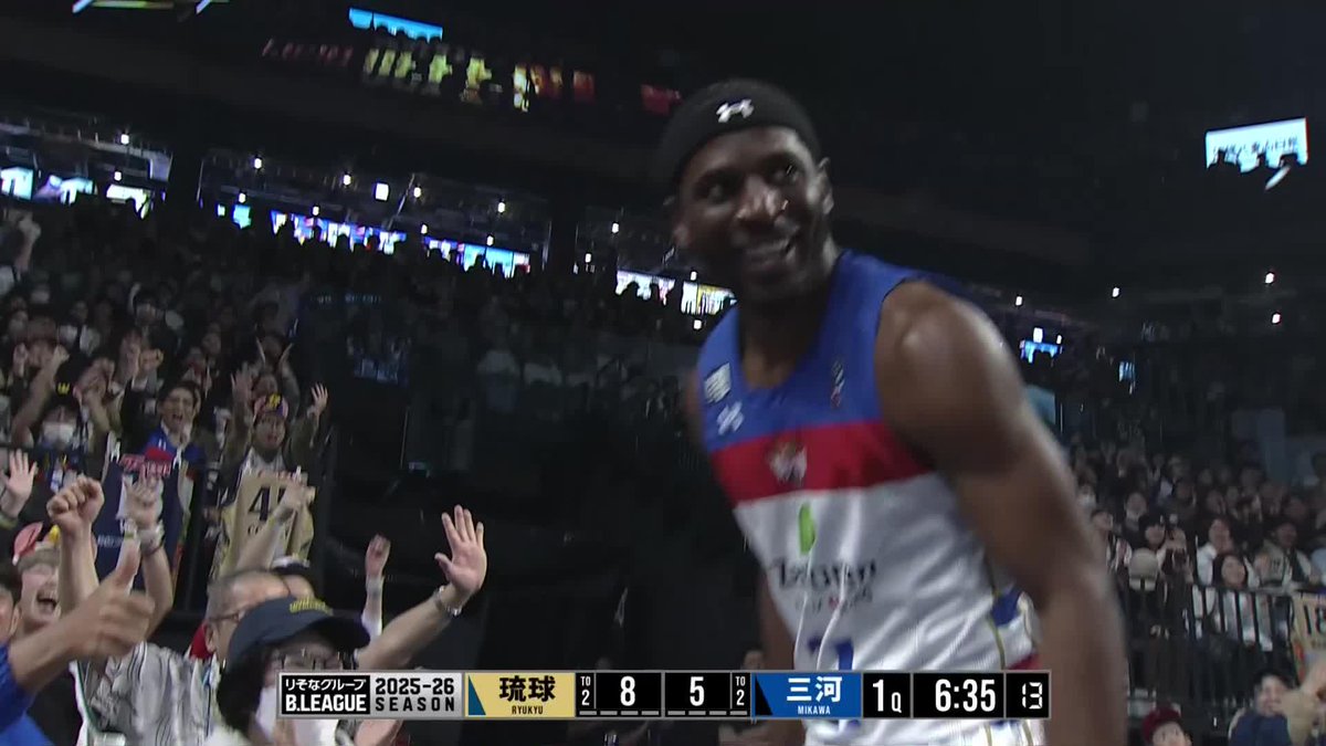 お手本のようなハエ叩き🤚 琉球#21 ドッドソンの豪快プレーに会場どよめき🫨 琉球ゴールデンキングス公式 📡バスケットLIVEで生配信中 #Bリーグ #りそなグループ