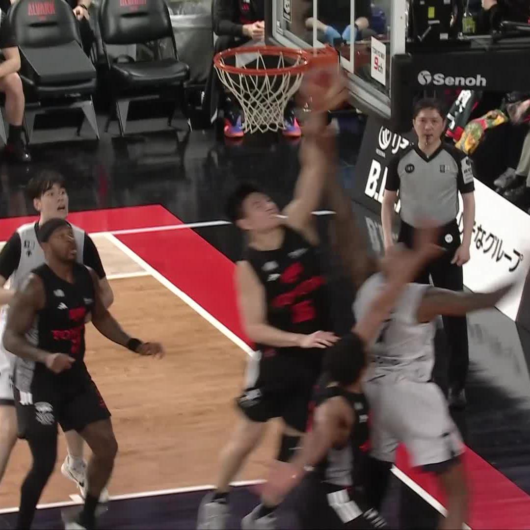 マイケル・オウのブロック炸裂💥 ディフェンスでホームのファンを沸かせる🔥🔥 📲バスケットLIVE配信 #アルバルク東京 #GRITUP