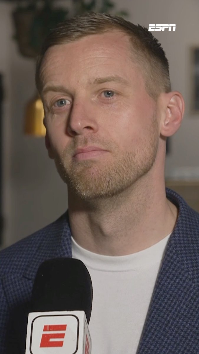 Niels van Duinen droomde er al twee jaar van om technisch directeur van AZ te worden 💭👀 “AZ is voor mij een club waarvan ik twee jaar geleden intern heb uitgesproken dat als die club op mijn pad kwam, ik daarnaar zou willen luisteren."
