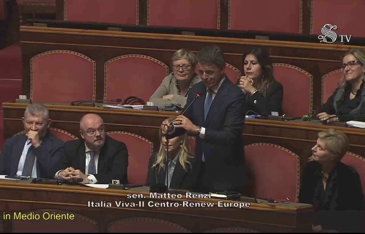 Renzi richiama al "per sempre sì" di Sal Da Vinci sul referendum citando quella "stupida, stupida, stupida sfortuna" di Fulminacci