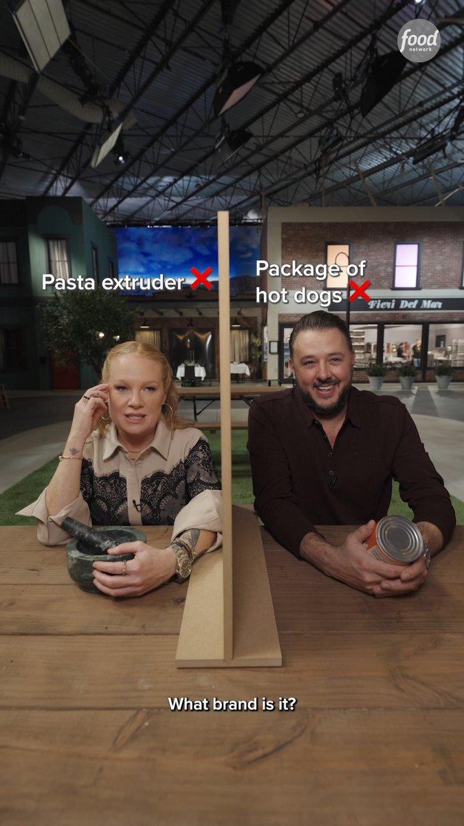 Does that look like a package of hot dogs to you?! 😂 Catch tiffani faison + Adam Sobel judging a new episode of #FlavortownFoodFight, tonight @ 9|8c!