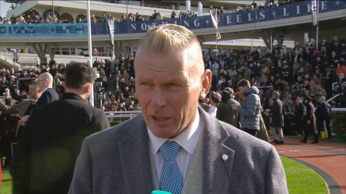 "We're saying, no, and the starter says, go." The jockeys aren't happy with the starts 👀 #ITVRacing | Matt Chapman