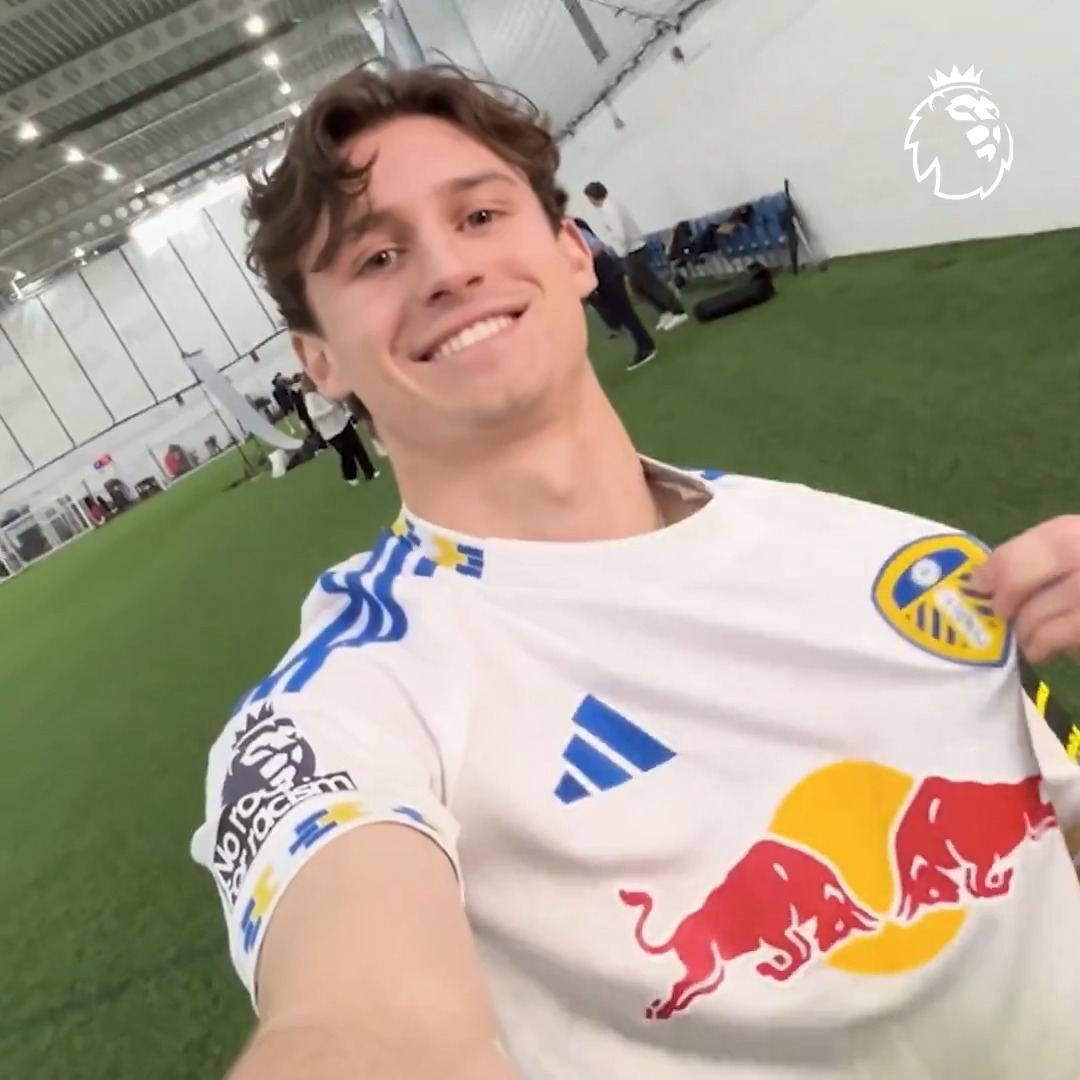 Win a SIGNED, match-worn Brenden Aaronson Leeds United jersey 😍🇺🇸 Head to the PL App or click below to enter 👇