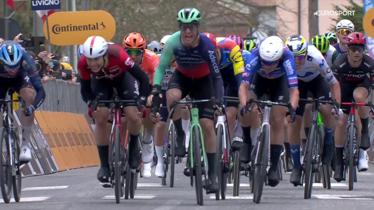 Tobias Lund took the biggest victory of his career today in Tirreno-Adriatico after a super impressive leadout by Decathlon CMA CGM. 💪Magnier was caught too far behind while Milan headbobbed without going forward. #TirrenoAdriatico