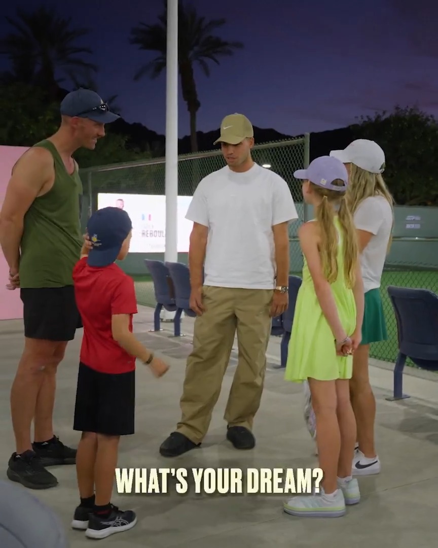 Fans at #TennisParadise are given a key to a box… They weren’t expecting what happened next 🫢