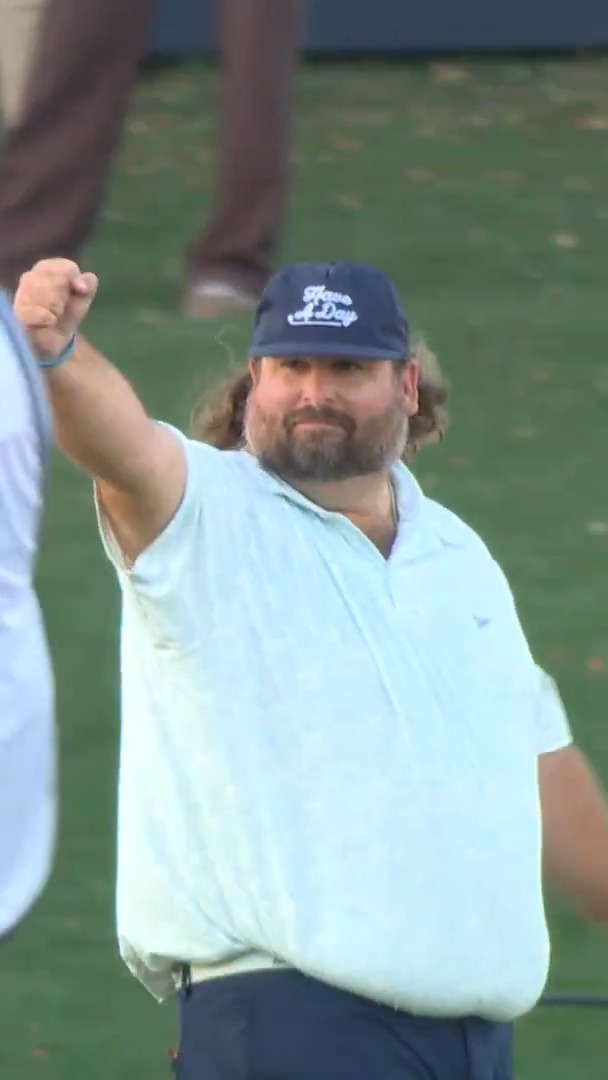 “Give us a moment, FP!” Tiger isn’t the only one who can drain the iconic putt on the 17th.