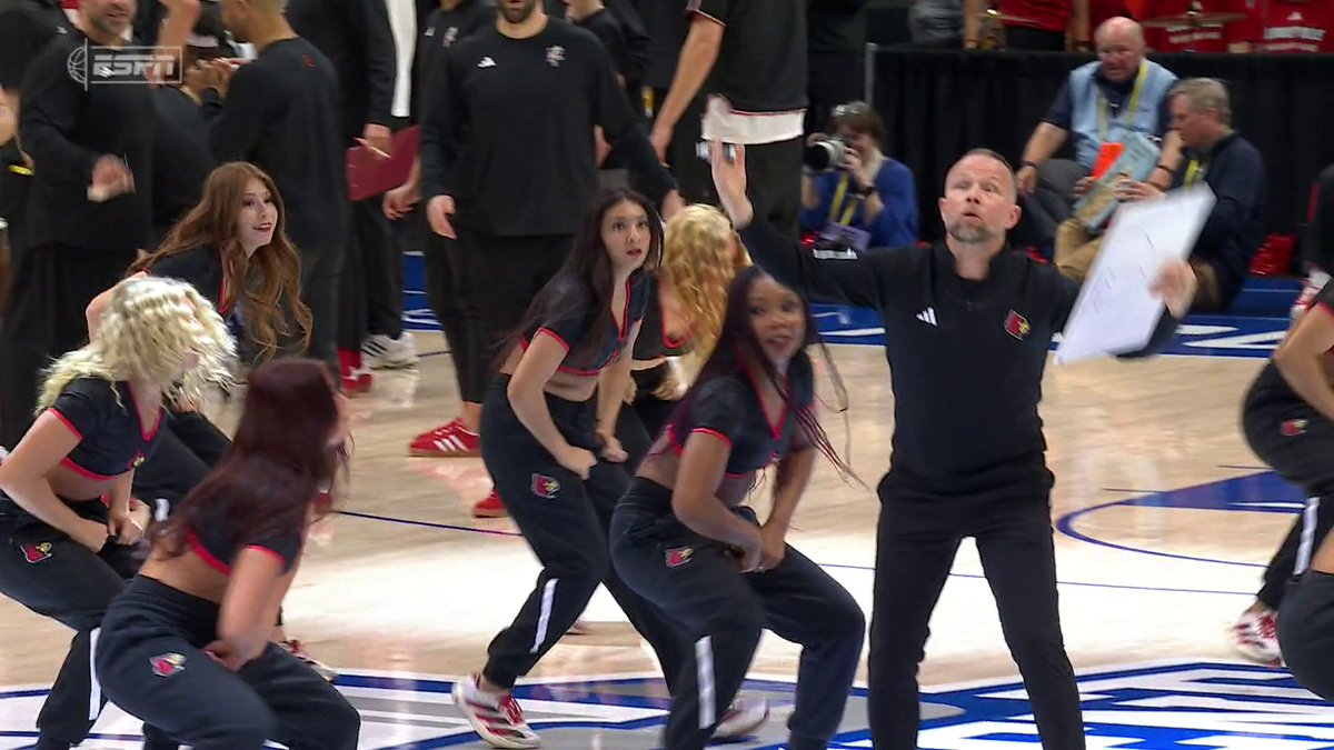 Pat Kelsey was on the floor with the Louisville dance team during the timeout 😅