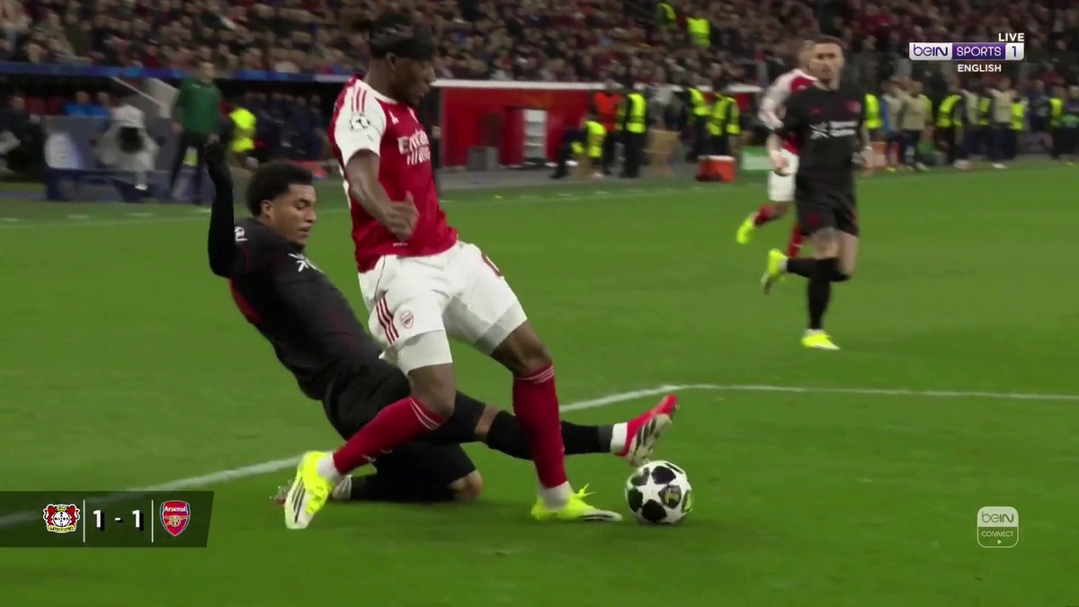 "That is not a penalty - no way!" ❌ Andy Gray and Didier Domi don't agree with the referee's decision to award the Gunners a penalty. #beINUCL #B04ARS #UCL