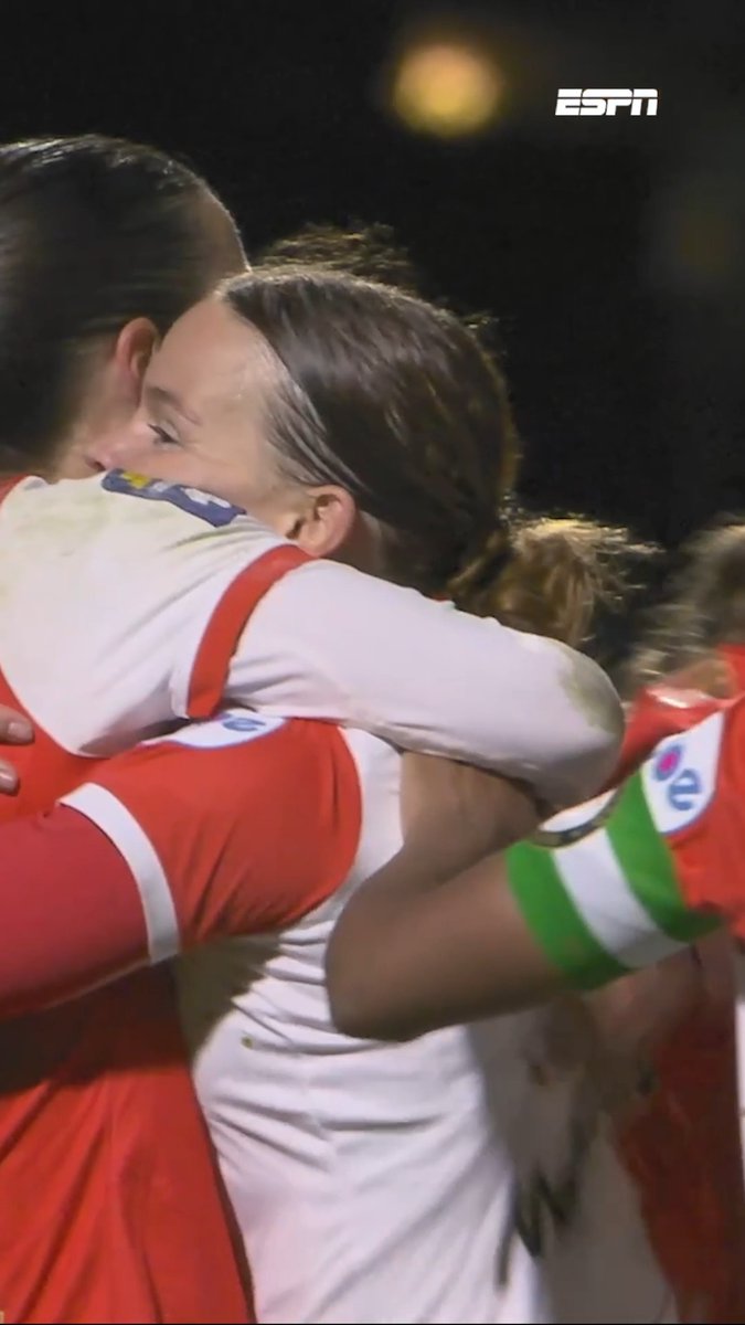 😱 Feyenoord V1 bezorgt FC Twente Vrouwen de eerste competitienederlaag in ruim een jaar en gooit de titelstrijd verder open! 🏆 Lees hier meer:
