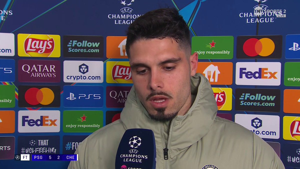 🚨 Pedro Neto s'est excusé EN DIRECT auprès du ramasseur de balles qu'il avait bousculé et lui a offert son maillot ! 🙏🏻 « Avec les émotions, comme on perdait, je me suis emporté. On a parlé et je lui ai donné mon maillot. Je suis vraiment désolé. »