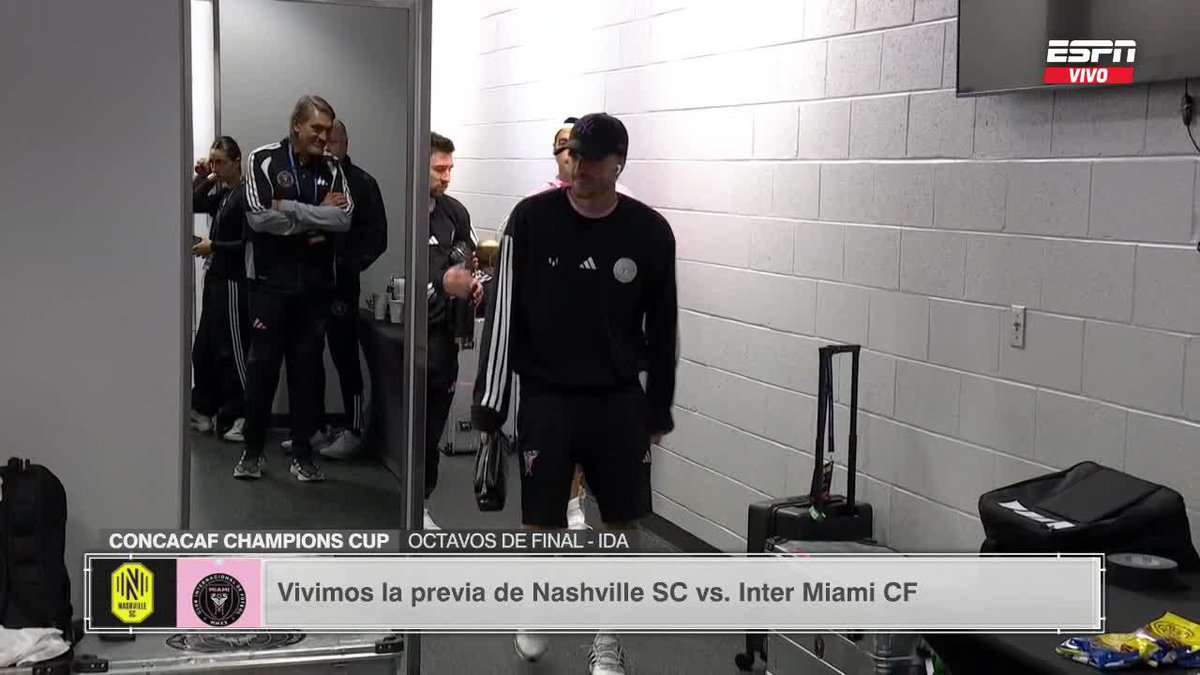 DE CHILL... Rodri De Paul entró al vestuario en Nashville farmeando aura con Leo Messi y Lucho Suárez atrás. 📺 #DisneyPlus Plan Premium