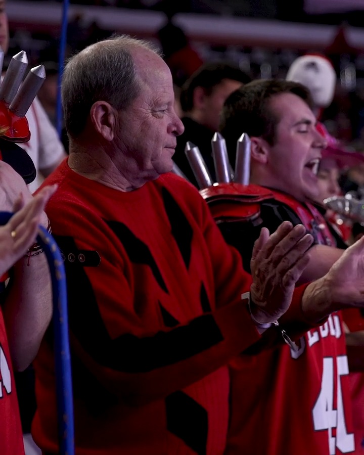 26 years. One sweater. Now that’s that mark of commitment. #GoDawgs | Modelo USA