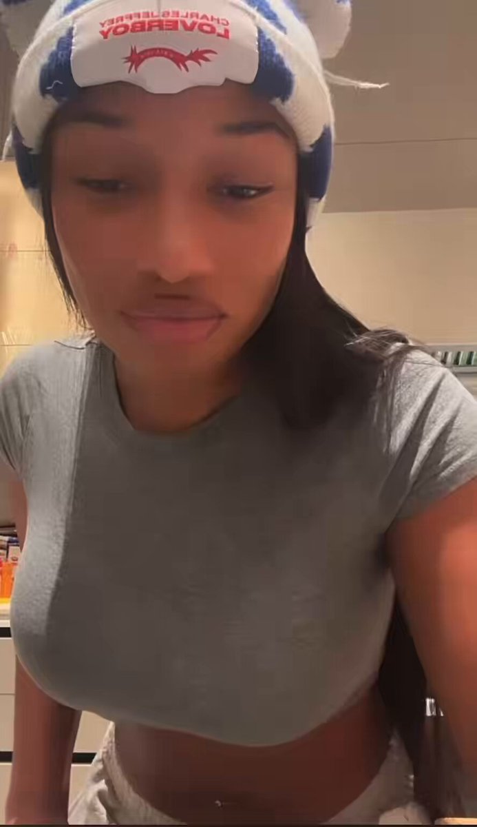 Megan singing Sza on live 😭😭😭