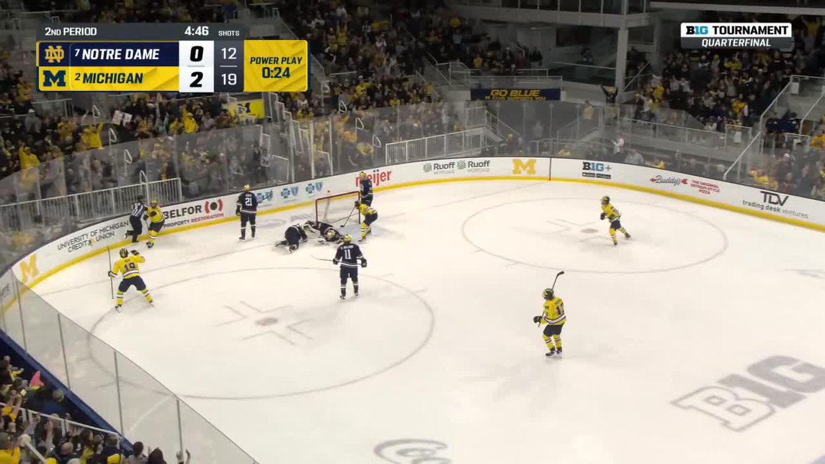 Michigan power-play goal and Wolverines lead 3-0!