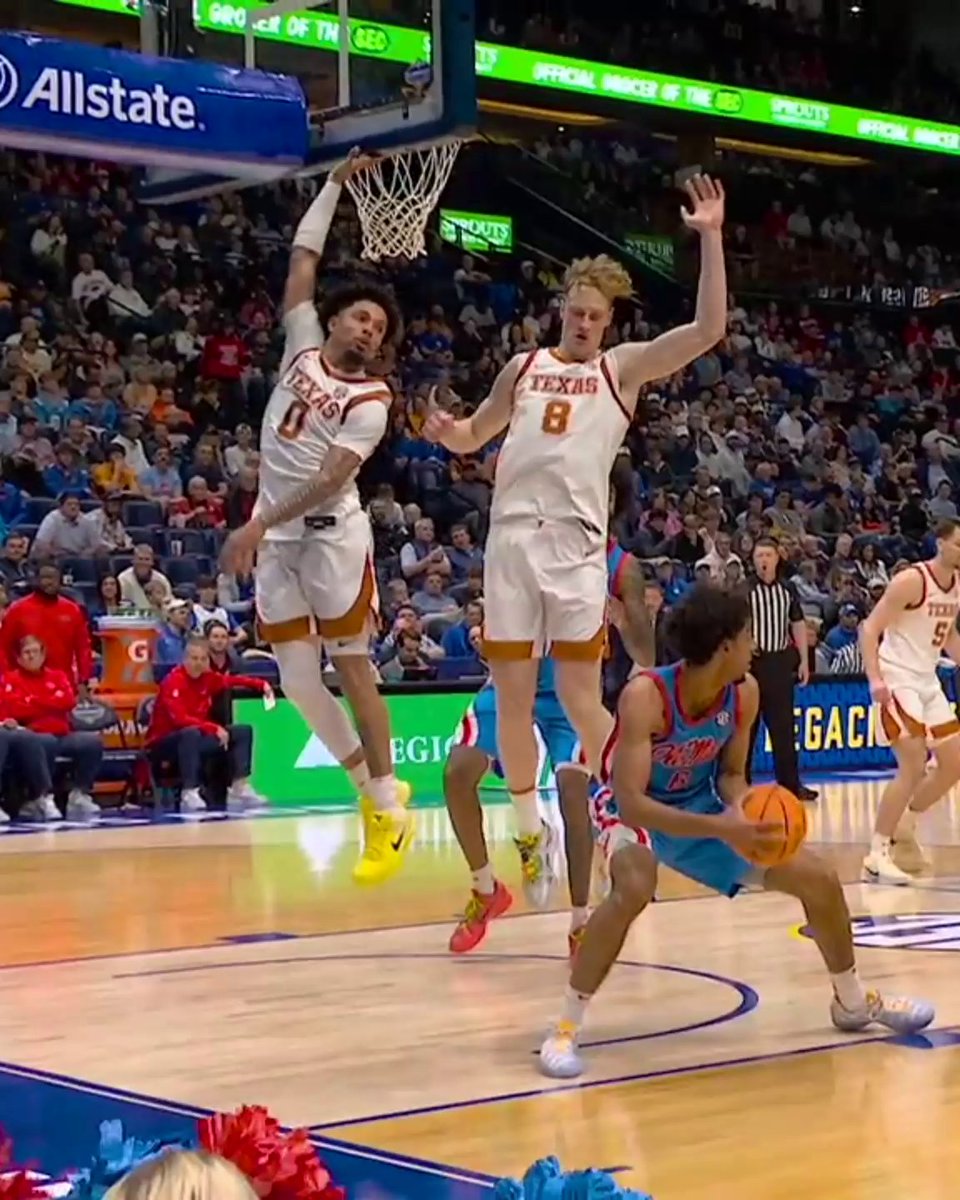 Got two defenders with the fake 🔥
