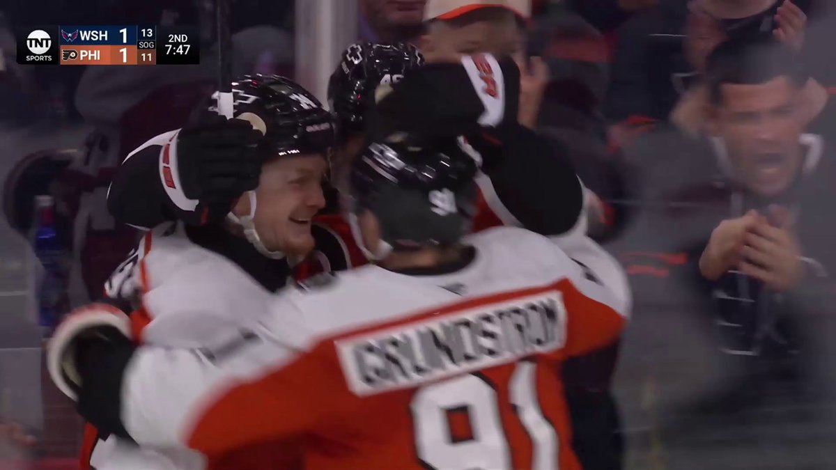 Ever seen a give-and-go at top speed? Let Owen Tippett and Trevor Zegras show you! 💨 📺: NHLonTNT &amp; hbo max fka ➡️