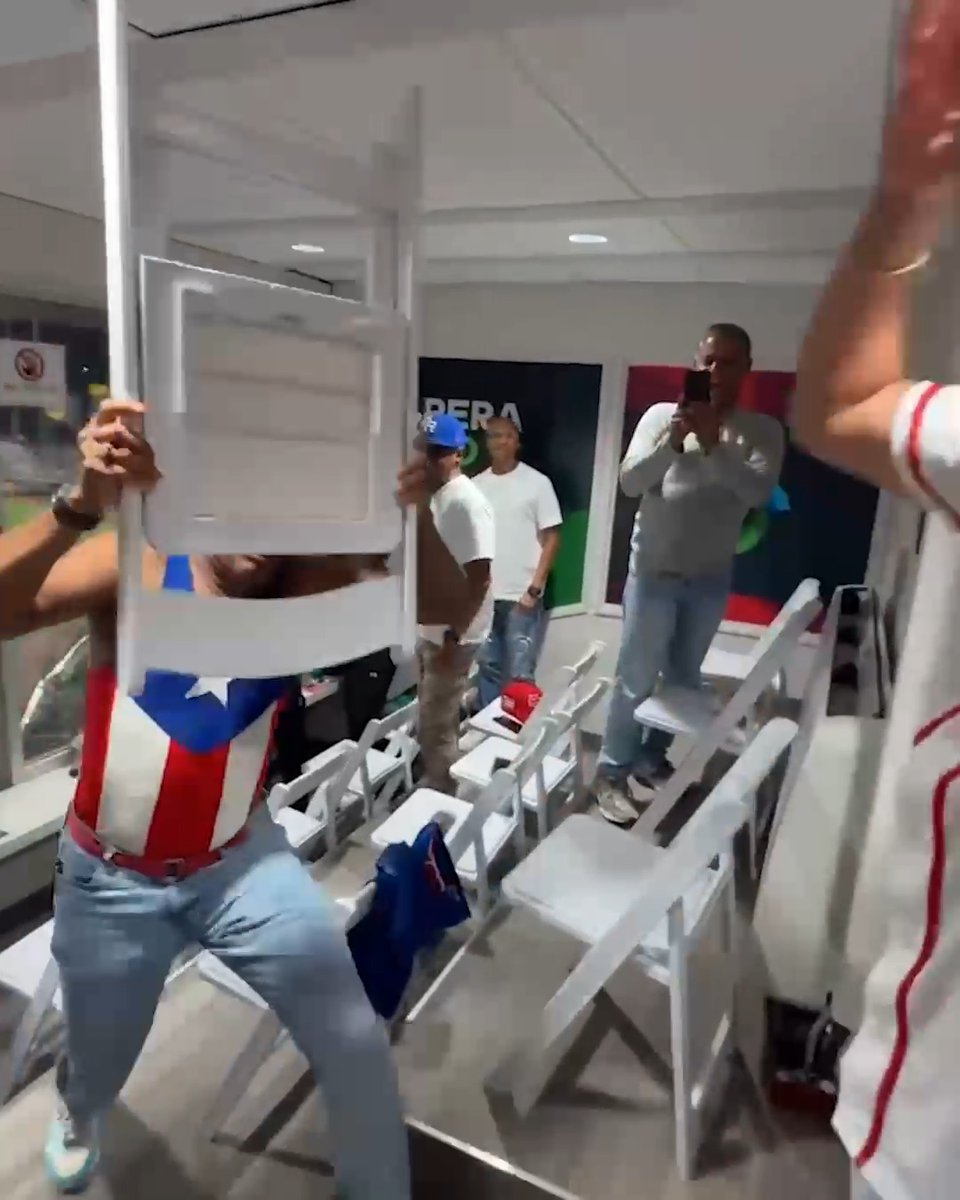 Xander Zayas and Felix ‘Tito’ Trinidad having too much fun at the World Baseball Classic 🤣🇵🇷