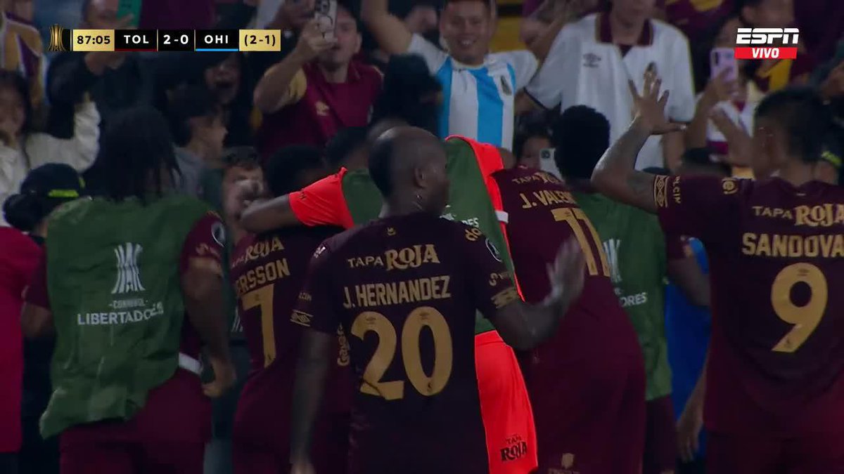 El carrerón que se pegó Jader Valencia 😮💨 Fiel muestra de que el “fútbol es un estado de ánimo” el que más tenga ganas, el que corra ese balón que otro no, ahí está la diferencia. Jader había cometido la mano ante Táchira, hoy fue el héroe.