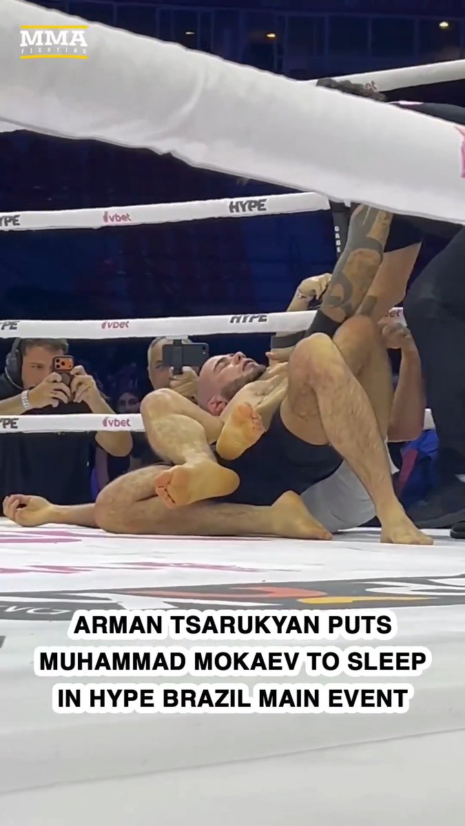 Arman Tsarukyan puts Muhammad Mokaev to SLEEP in the Hype Brazil main event. 👀 (Via Guilherme Cruz)