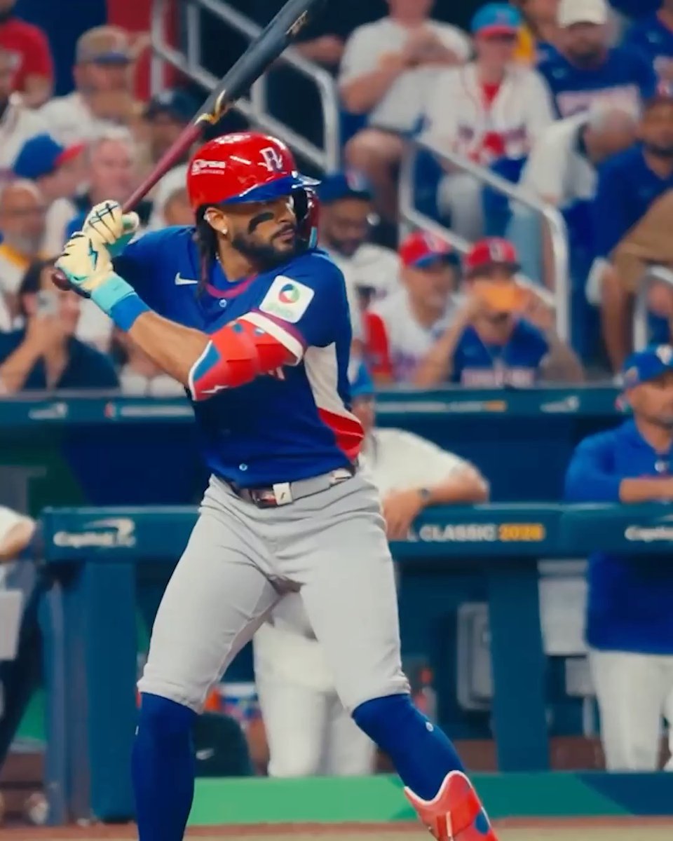 El cuadrangular y el bat flip de Fernando Tatis Jr. pusieron a saltar a TODA la República Dominicana y a Juan Soto 🔥🇩🇴. Vía: Equipo Dominicano de Béisbol 🇩🇴